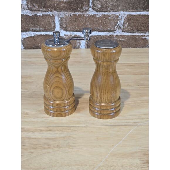 Vtg Olde Thompson Oak Wood Pepper Grinder Mill & Salt Shaker Set USA VGC - Picture 3 of 7